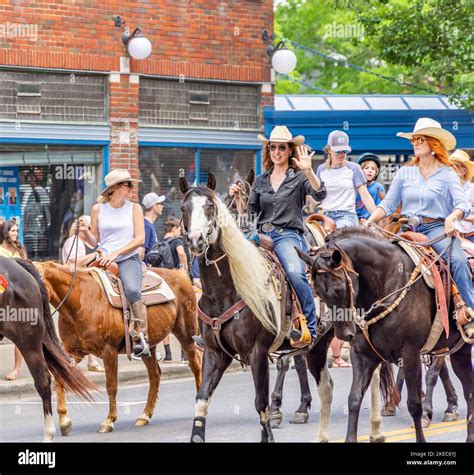 Franklin rodeo - May 11, 2023 · It’s rodeo season, and the Franklin Noon Rotary Club kicks off Rodeo week this Saturday with the annual Franklin Rodeo Parade. The Parade starts at high noon on Highway 96 West and will proceed through the square and finish at W. Main Street and 11th in downtown Franklin. “Last year’s parade was the best in Rodeo history in terms of ... 